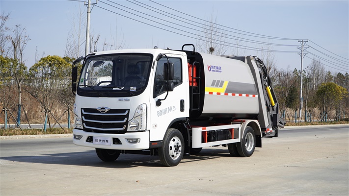 福田领航M5蓝牌压缩垃圾车