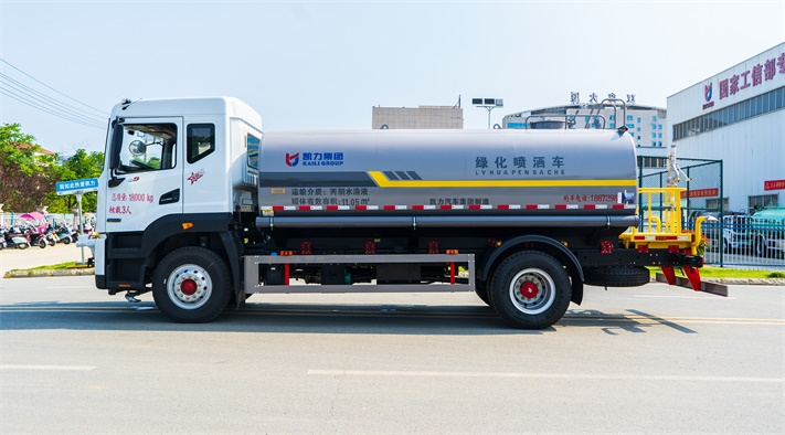 12吨东风D9洒水车