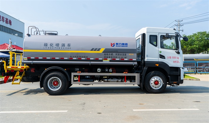 12吨东风D9洒水车