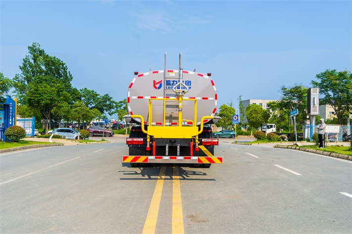 12吨东风D9洒水车