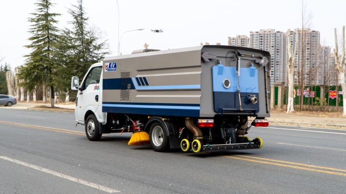 东风途逸新能源洗扫车