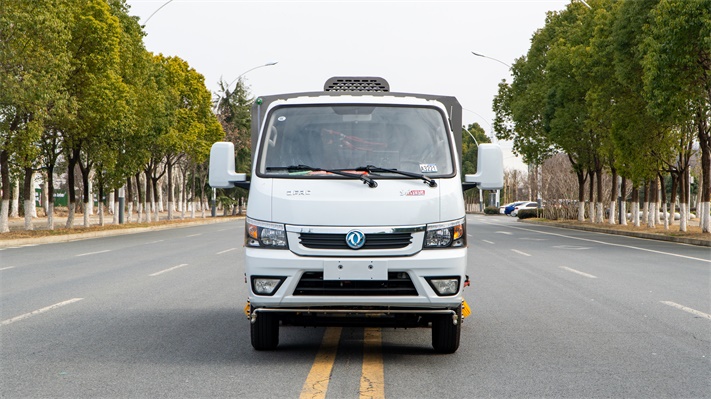 东风途逸新能源洗扫车