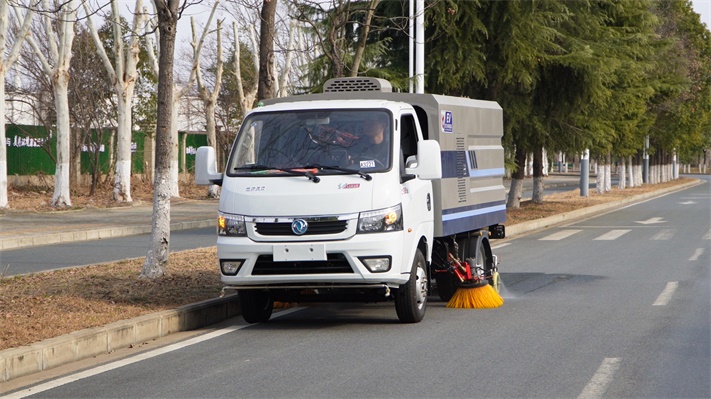 东风途逸新能源洗扫车