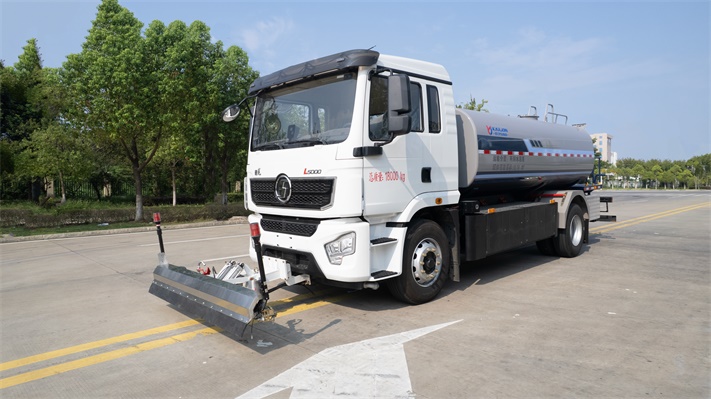 陕汽14吨电动洒水车