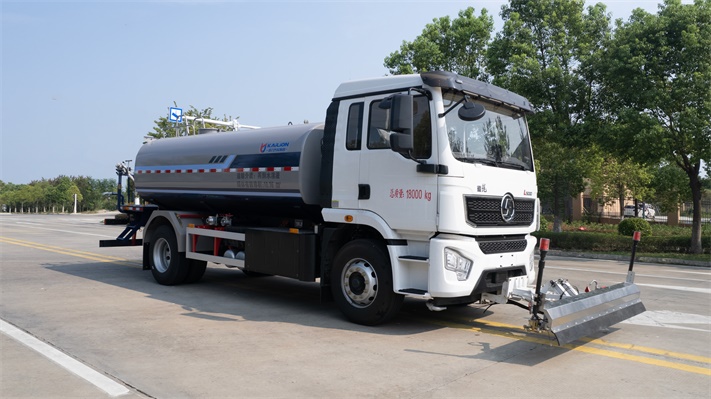 陕汽14吨电动洒水车